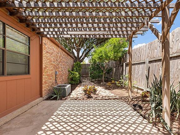 2nd image of 1919 Ash Cir
