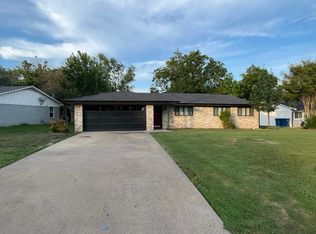 1213 Crestview Dr, Kaufman, TX 75142