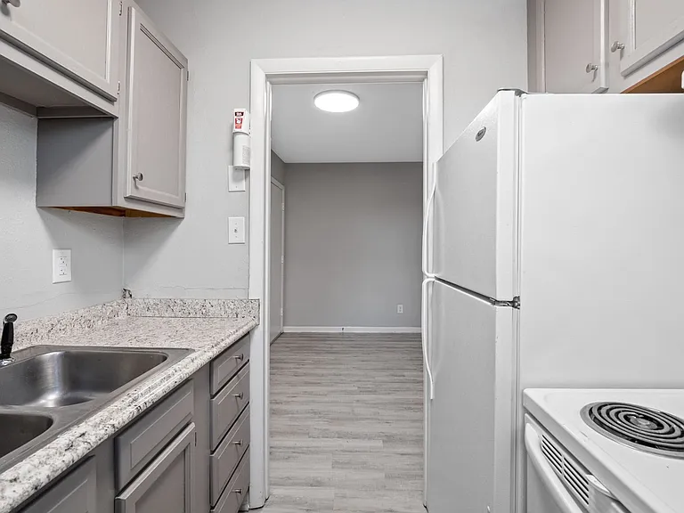 South Garden Apartments — Photo 17