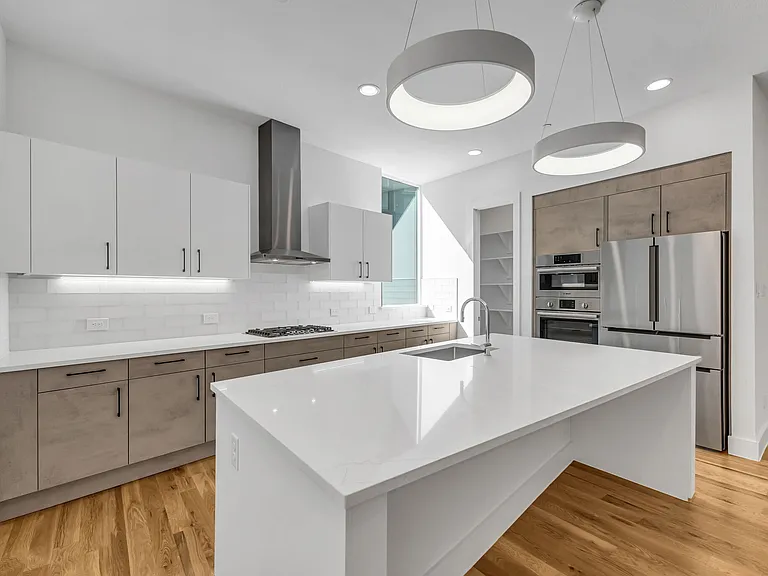 426 W 9th St #108 — Photo 12