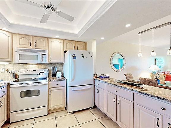 5th image of 527 E Gulf Dr Unit 106