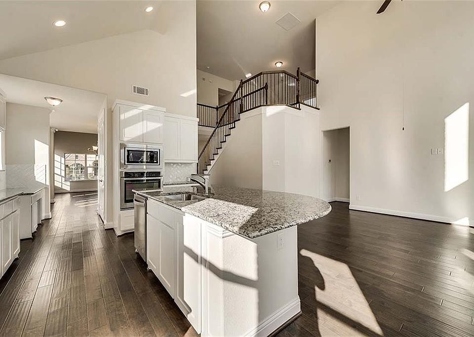 1st image of 106 Lavender Ln