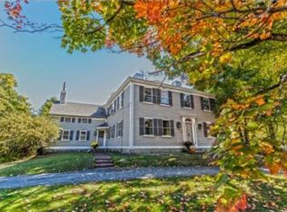 345 Chestnut St, Lynnfield, MA 01940