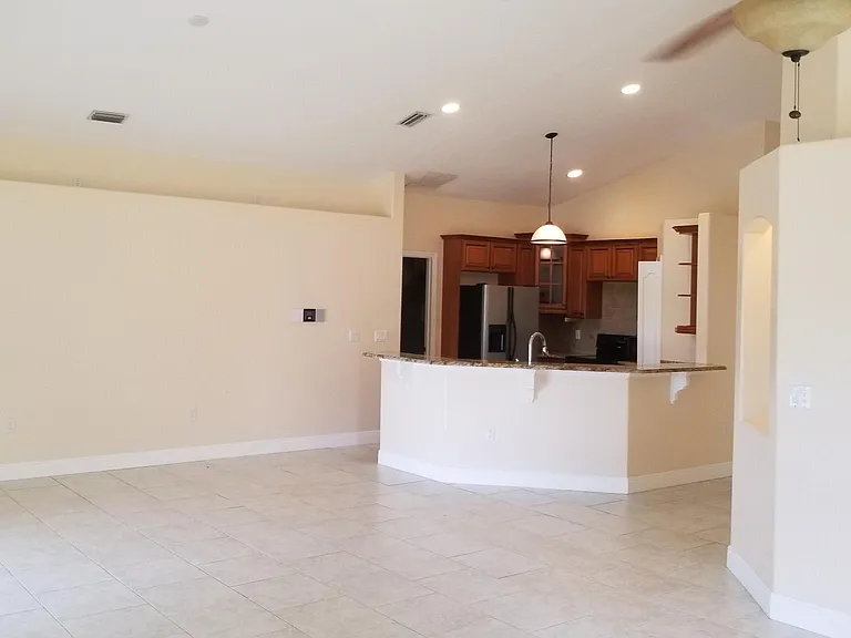 572 Lee Ave — Photo 5
