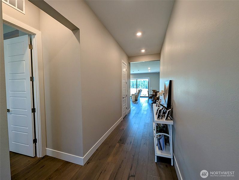 5th image of 15528 174th Avenue Ct E