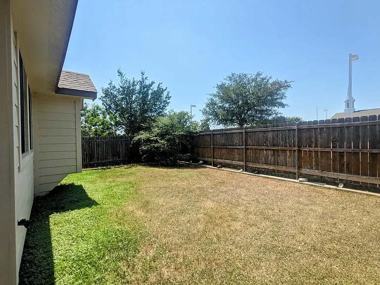 242 Rock Bluff Ln — Photo 21
