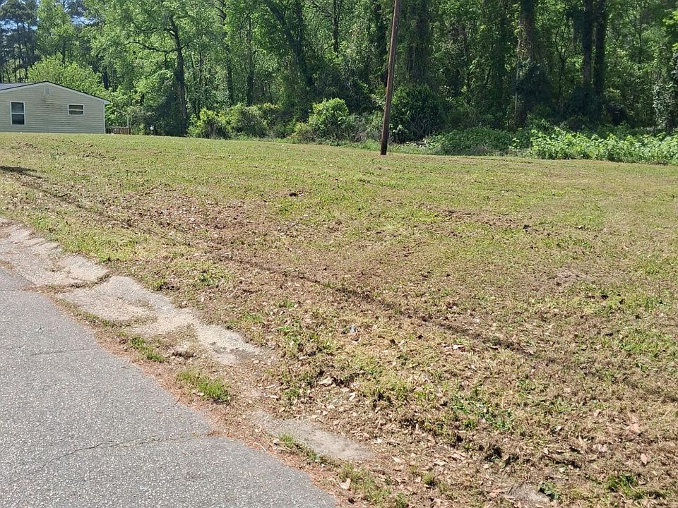 2nd image of 800 Lakeland Street