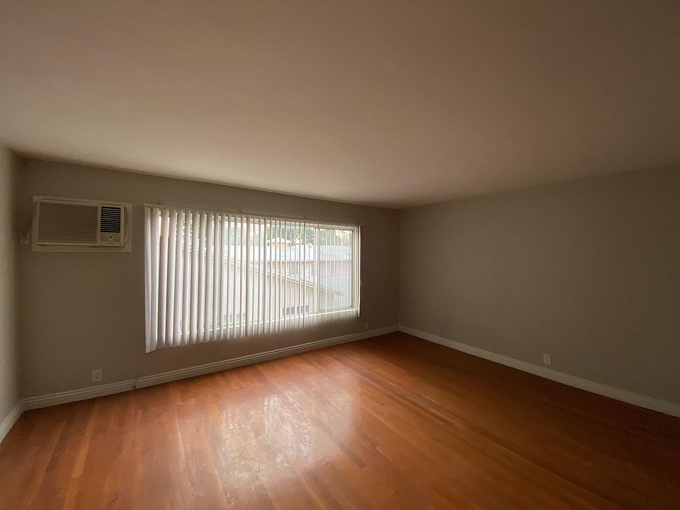 2nd image of 3915 Vineland Ave