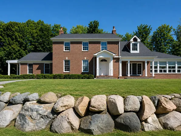 2401 E Brocker Rd, Metamora, MI 48455