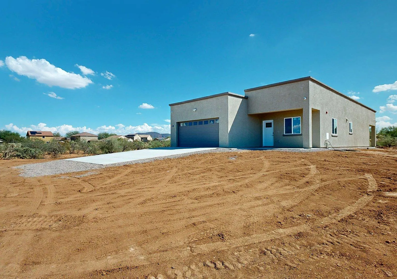3 bed, 1570 sqft, $2,400 — Photo 2