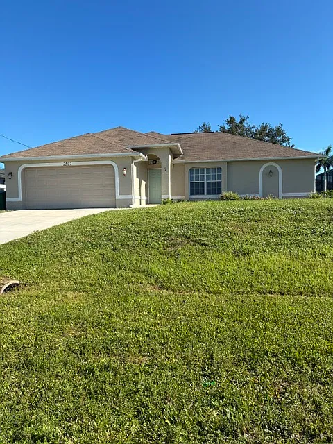 4 bed, 1735 sqft, $1,900 — Photo 2