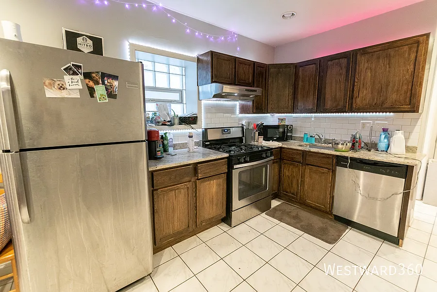 2844 N Whipple / 2 bed - 1 bath / Logan Square / Available 8/1 — Photo 2