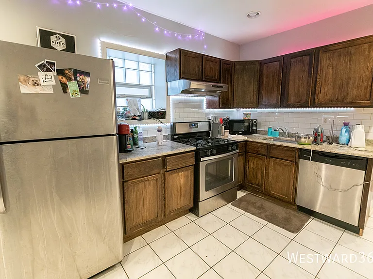 2844 N Whipple St #CH1 — Photo 2