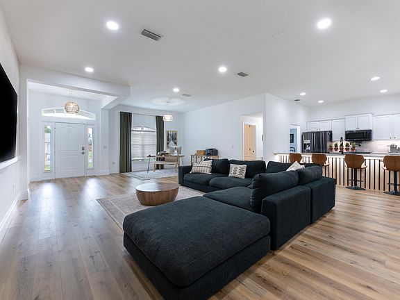 5th image of 4042 SW Cheribon St