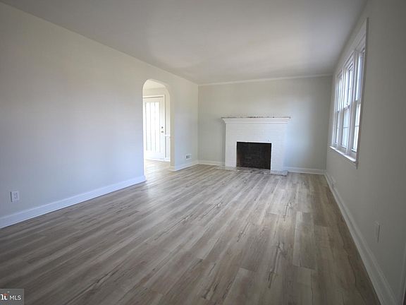 4th image of 405 N Augustine St