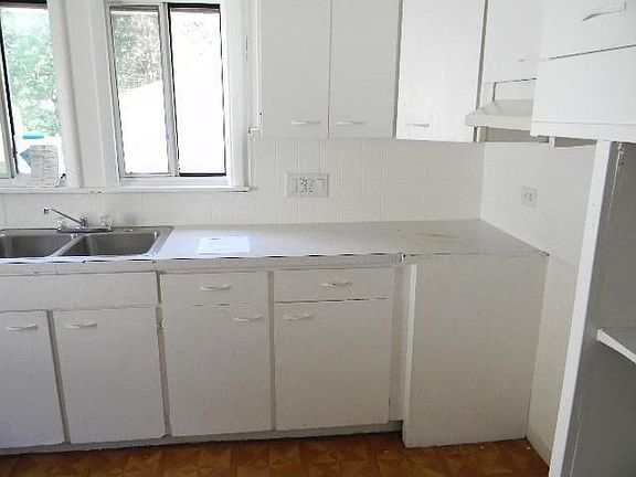 3rd image of 4044 Annapolis Ave