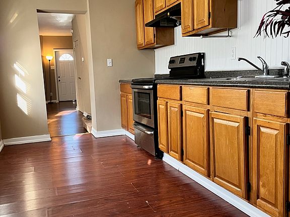 4th image of 1624 Fairview St