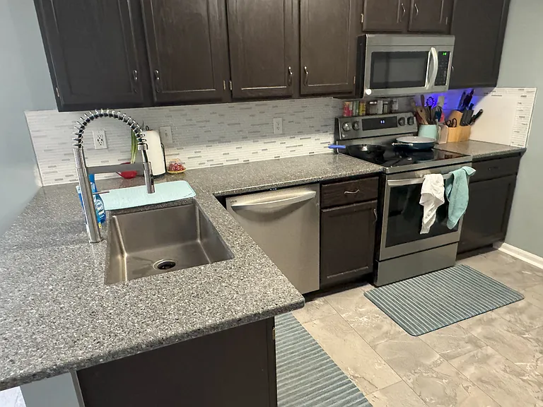 920 Colonial Dr — Photo 3