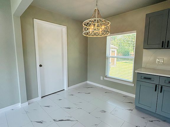 4th image of 2504 Avon Dr