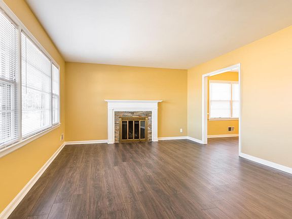 3rd image of 2404 Hikes Ln
