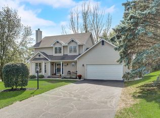 703 Woodcrest Dr N, Hudson, WI 54016