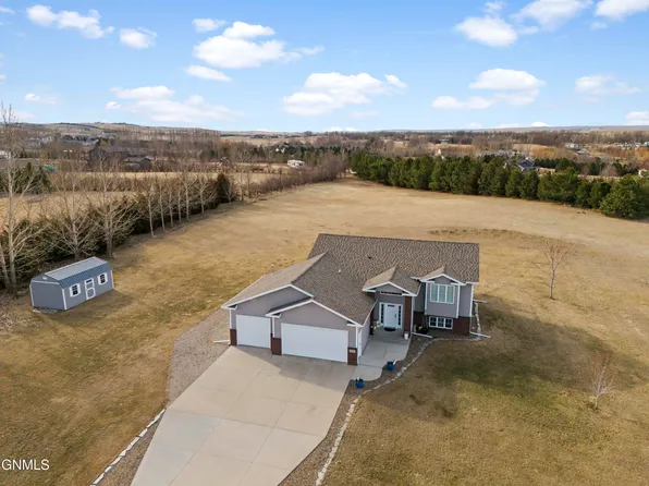 6135 Prairiewood Dr, Bismarck, ND 58504
