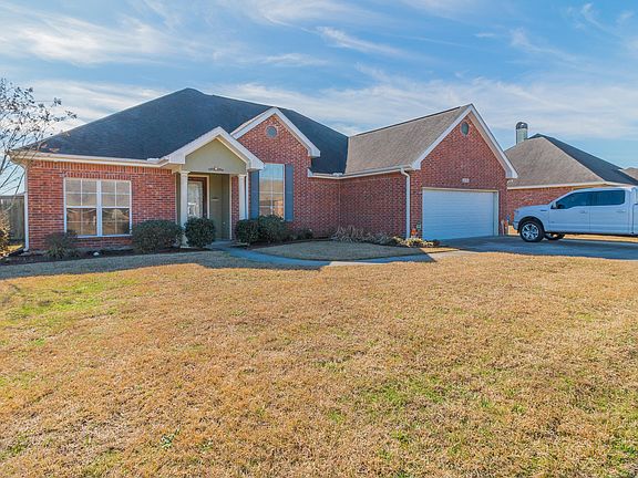 3rd image of 838 Belle Dr