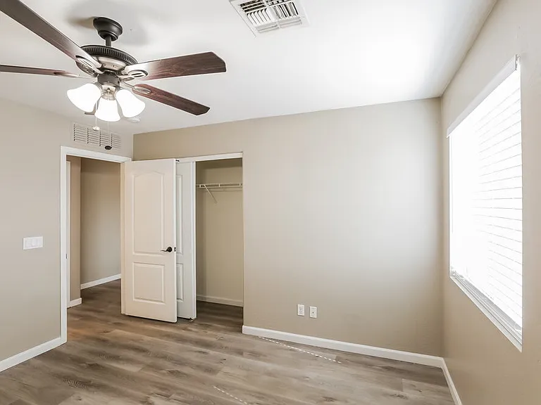 10925 W Taft St — Photo 13