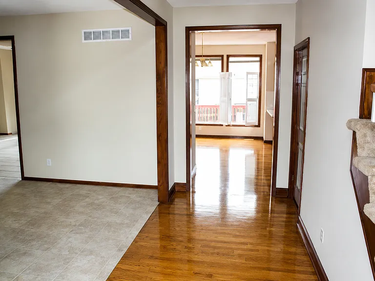 803 SW Bishop Dr — Photo 7