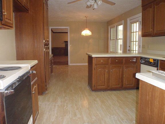 4th image of 300 Woodbridge Dr