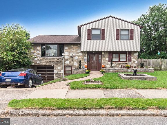 3rd image of 468 Pinewood Rd
