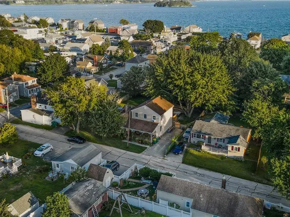 67 Liberty St, Portsmouth, RI 02871