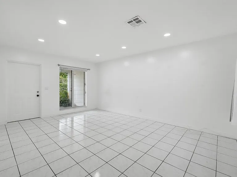 1201 N Victoria Park Rd #1203 — Photo 5