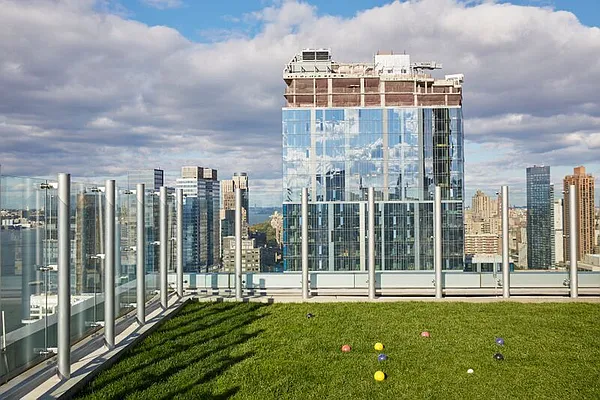 Rented by The Durst Organization | media 16