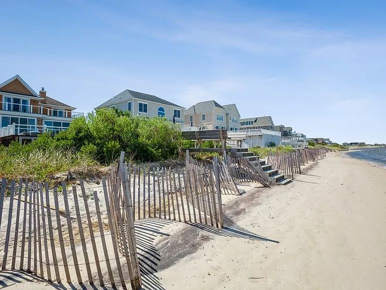 676 Dune Rd — Photo 20