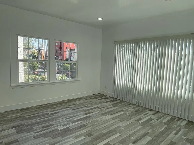 121 N New Hampshire Ave — Photo 6