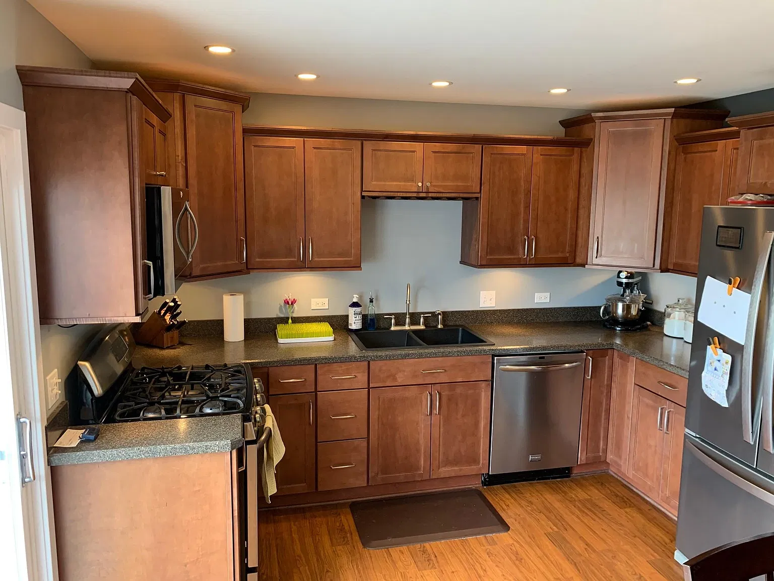 3 bed, 1.5 bath, 1254 sqft, $2,400 — Photo 3