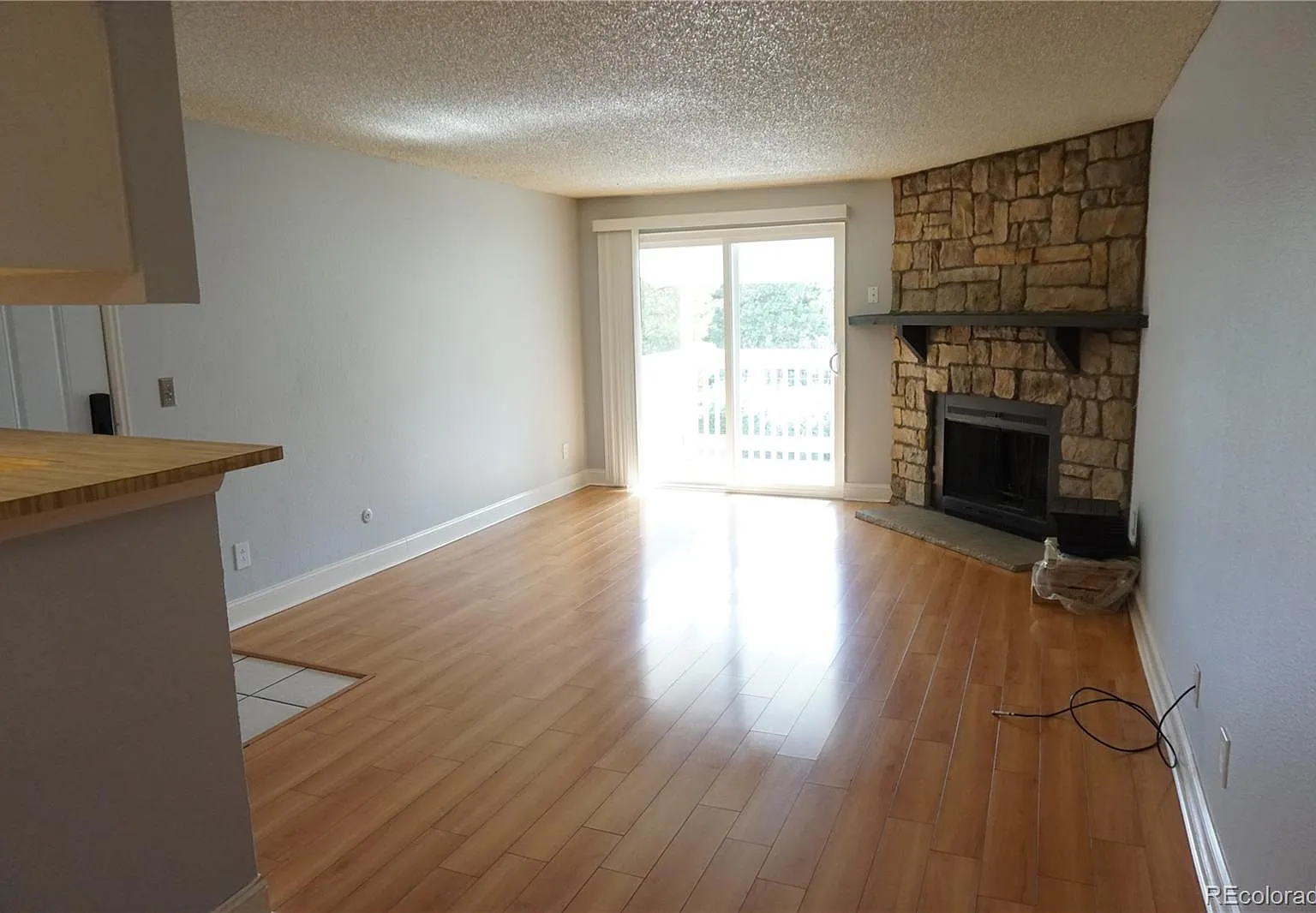 2 bed, 945 sqft, $1,850 — Photo 3