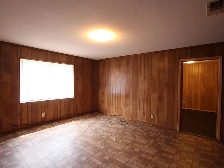 1428 E. Houston SERIES 74 — Photo 8