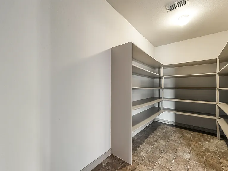 2424 Emerald Ln — Photo 22