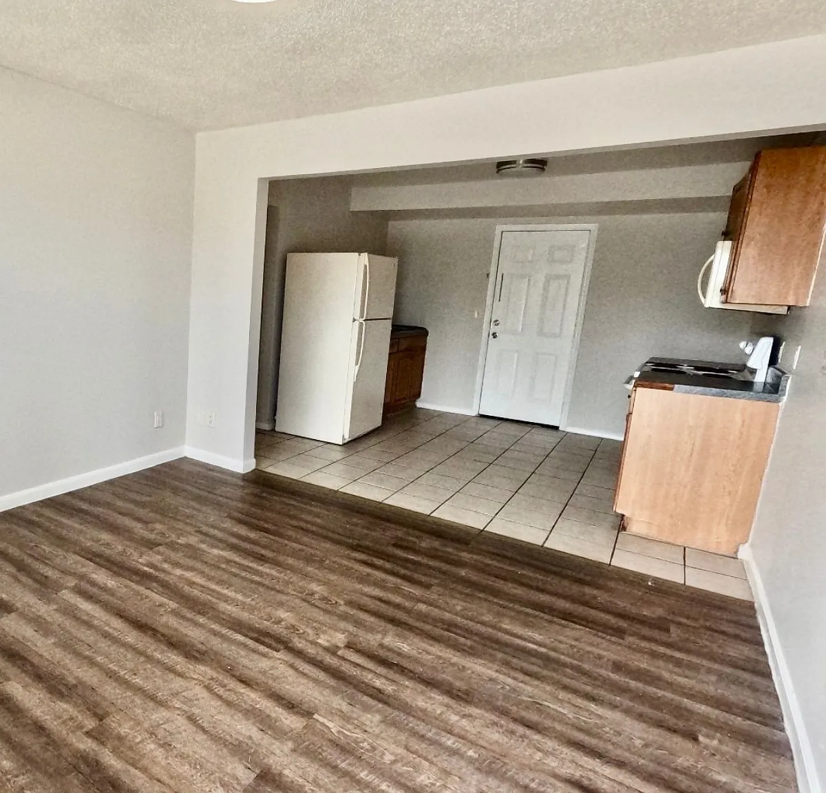 Studio, 1000 sqft, $1,200 — Photo 2