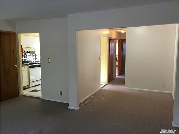 3rd image of 15706 Sanford Ave