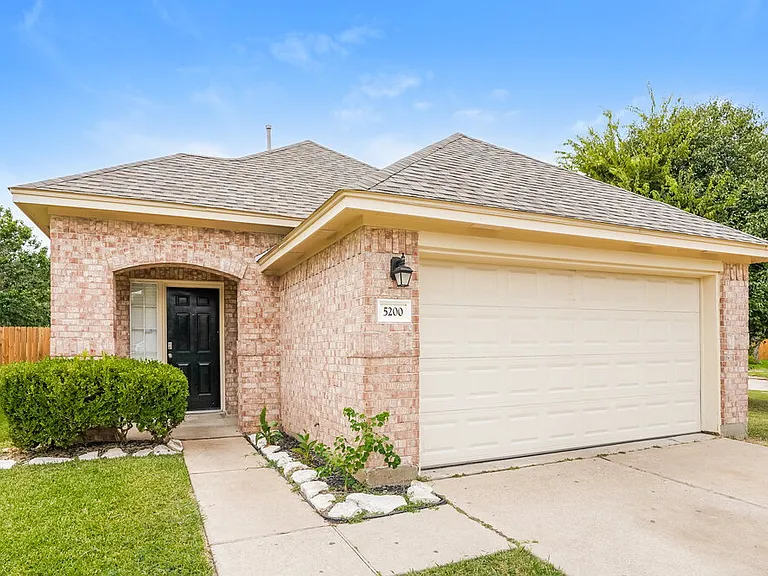 5200 Rockwood Dr — Photo 1