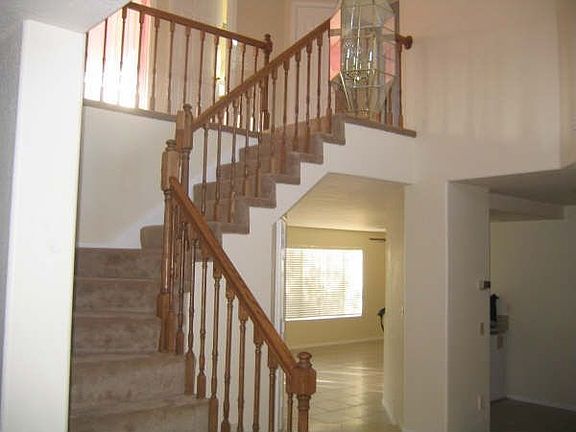 Stairs going to 4 badrooms upstairs