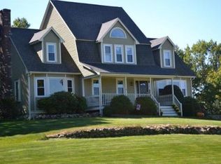 105 Comstock Dr, Wrentham, MA 02093