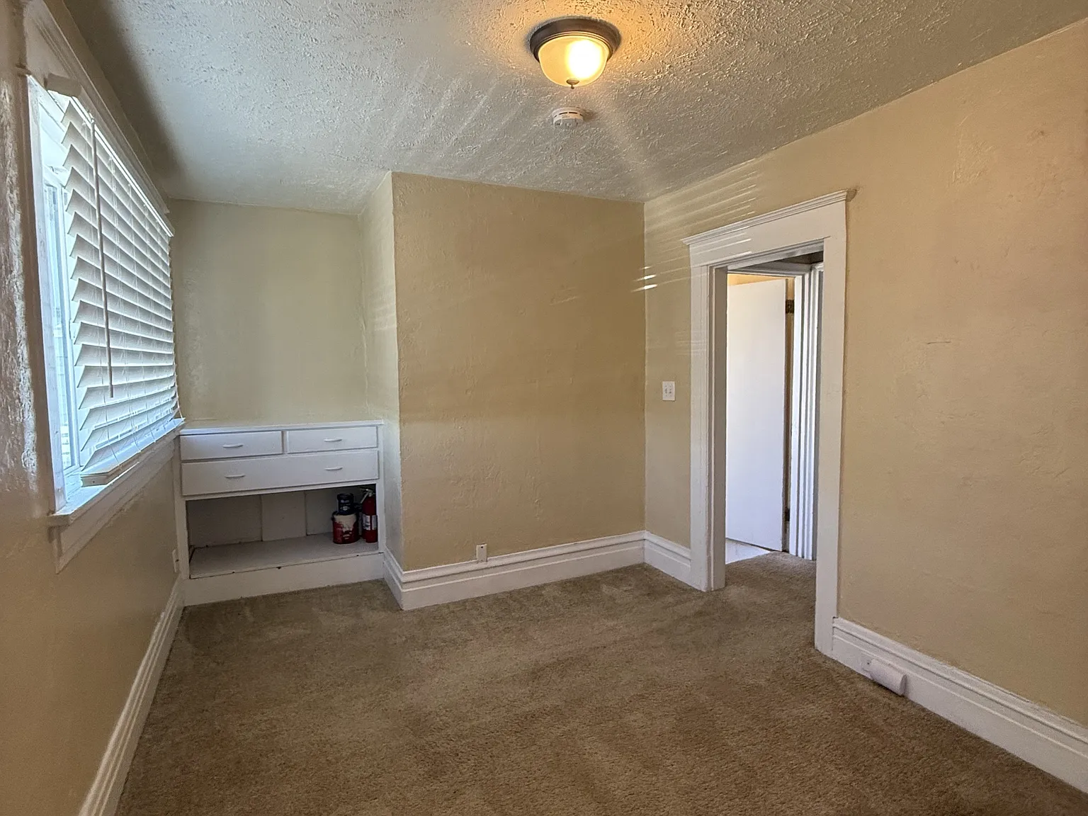 2547 Adams Ave - 4 — Photo 2