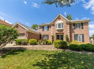 19216 Bears Paw Ln, Strongsville, OH