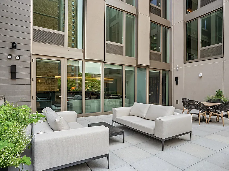 644 E 14th St #1108 — Photo 20