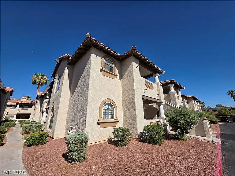 1407 Santa Margarita St #A — Photo 2