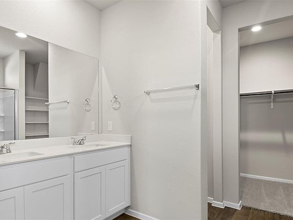 4th image of 220 Backwater Rd